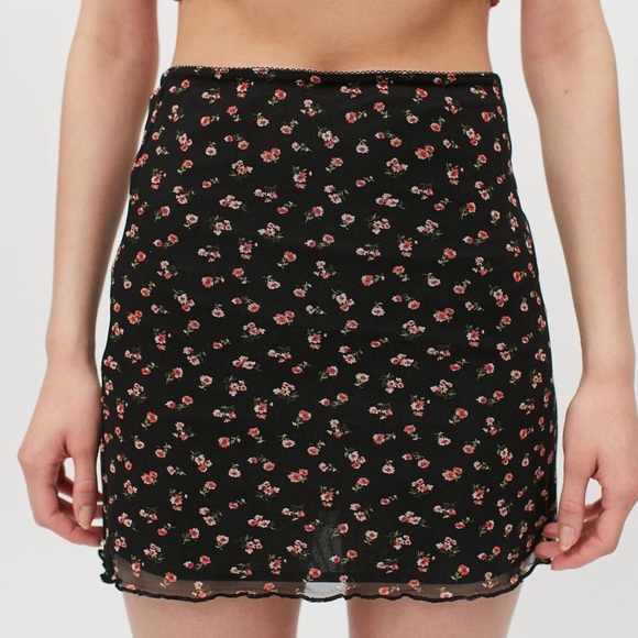 Urban Outfitters Printed Mini Skirt NWT Size S - Picture 2 of 9